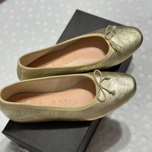 Ballet flats